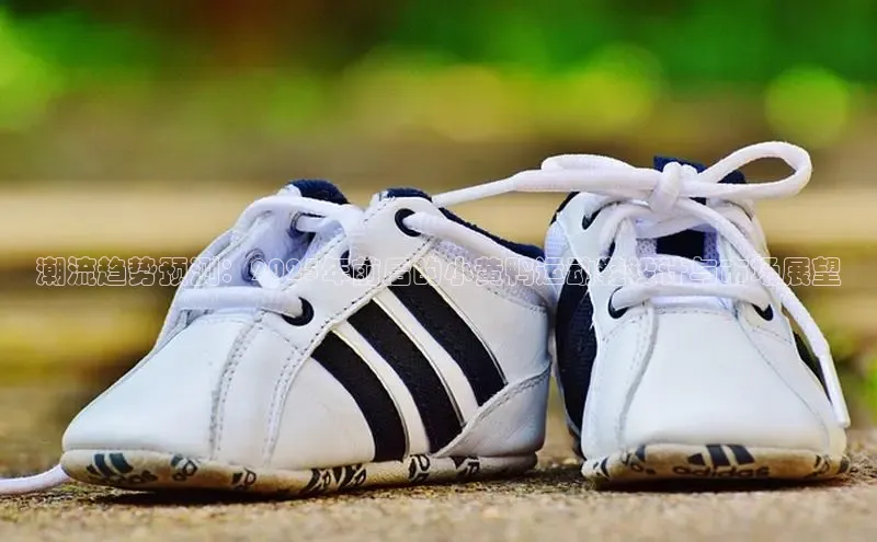 潮流趋势预测：2025年前后的小黄鸭运动鞋设计与市场展望